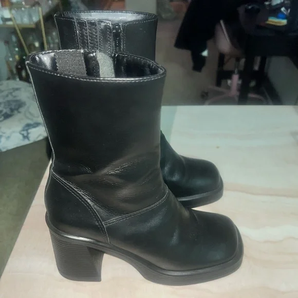 Black Heeled Boots - Picture 4 of 5